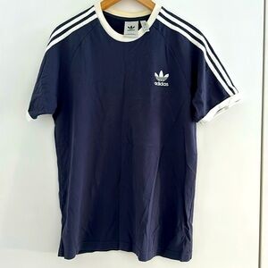 Adidas Classic Crewneck T-shirt. Size M. Retro! Navy with white details.